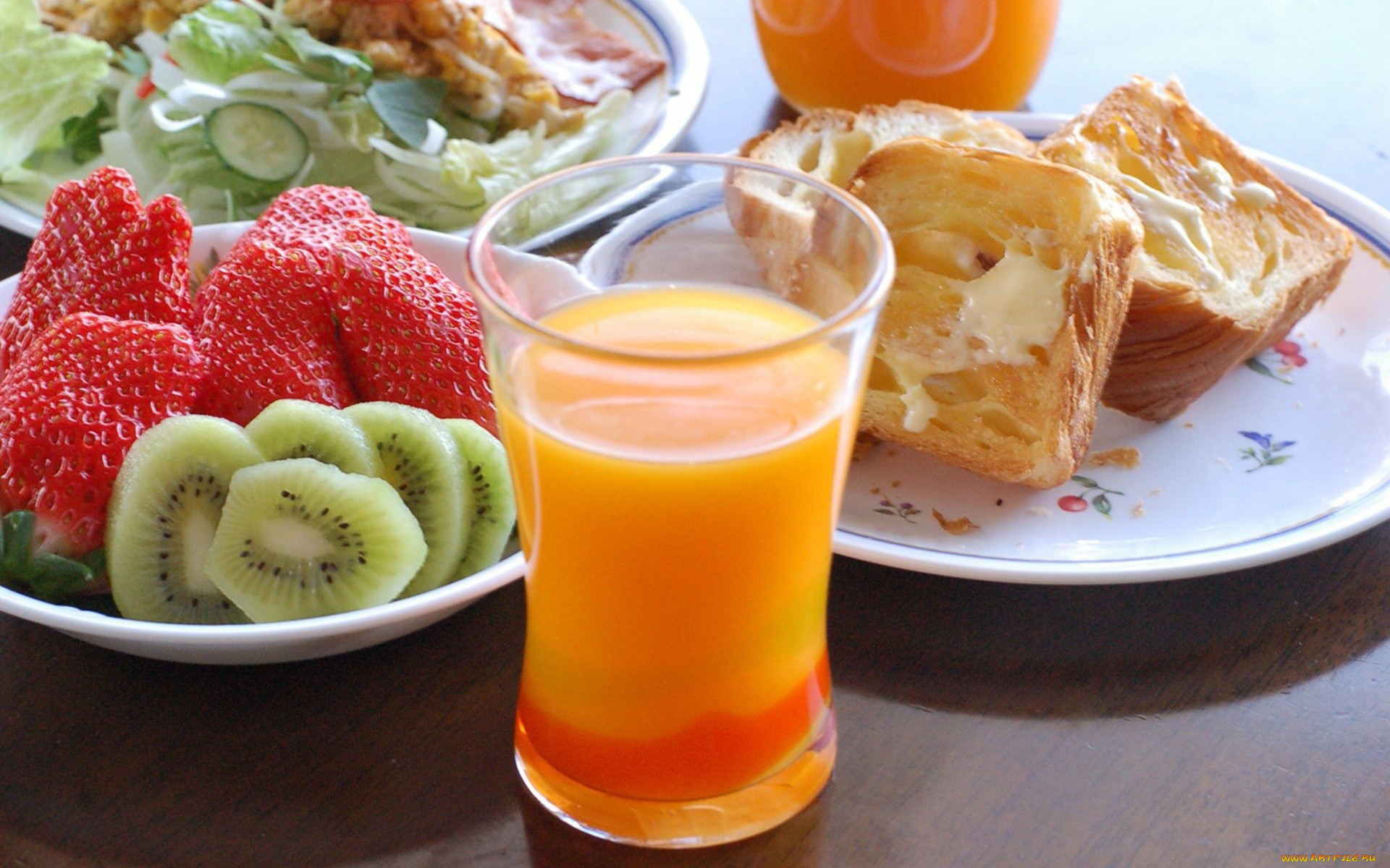 Апельсиновый сок на завтрак. Завтрак. Вкусный завтрак. Аппетитный завтрак. Сок на завтрак.